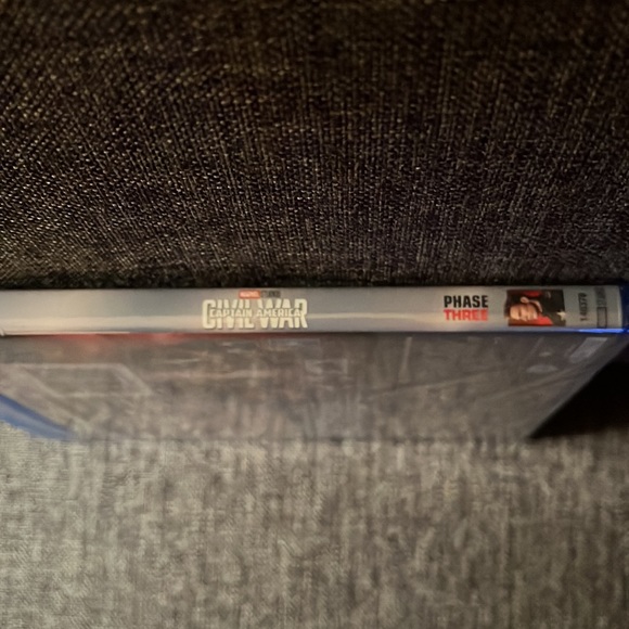 Captain America-Civil War;Blu-ray+Digital;Brand NEW; marvel;bonus extras;$18 - Picture 5 of 5